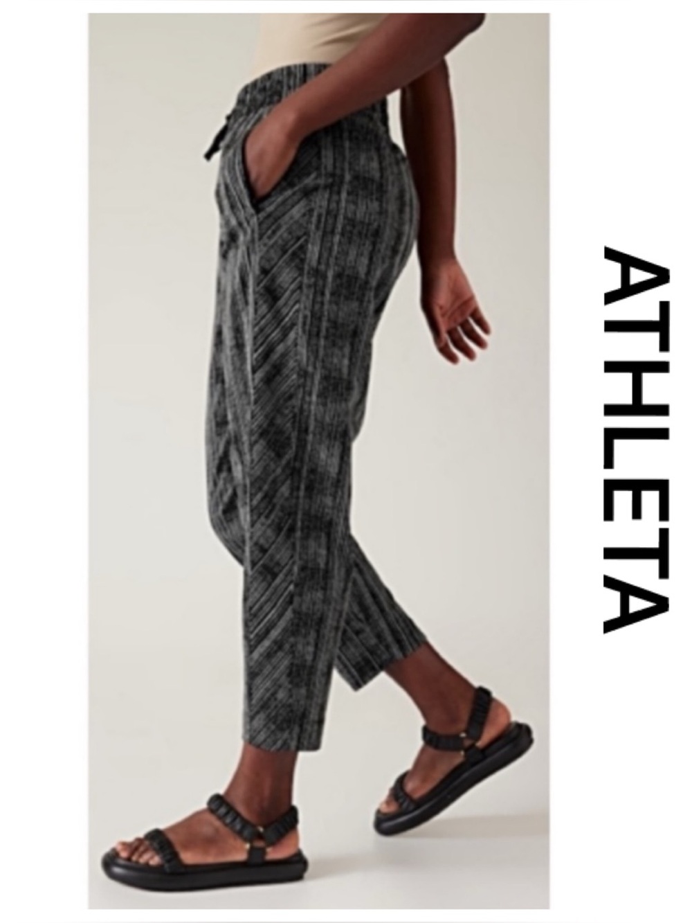 🚩NWOT’S$108 ATHLETA Arrival Crop size 4 *Featherweight Stretch Concealed Pockets